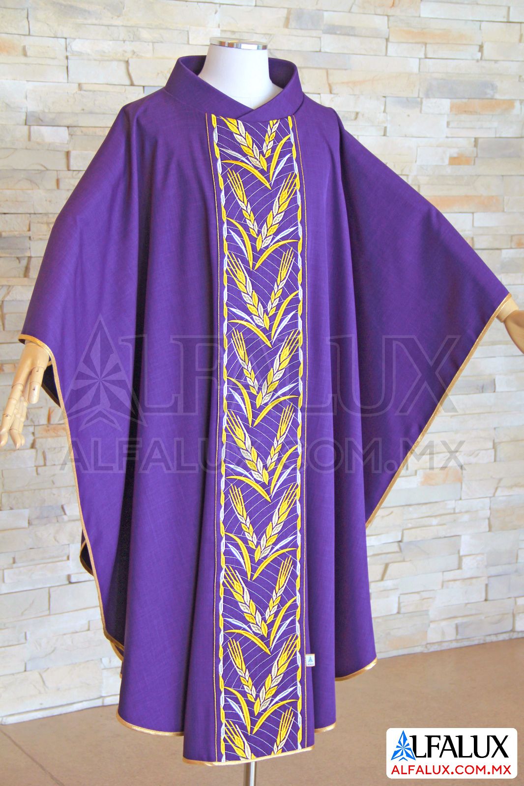 31 VITALIS Alfalux Casulla Central Morado  233 (5)